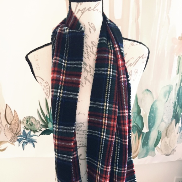 Jaclyn Smith Accessories - Jaclyn Smith Black Plaid Scarf